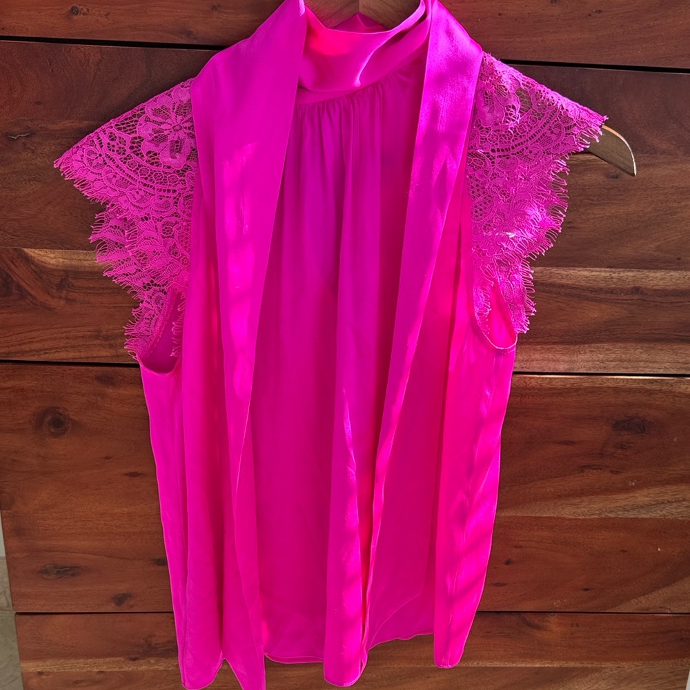 Emily in Paris Vibes Generation Love Vibrant Pink Lace Robe